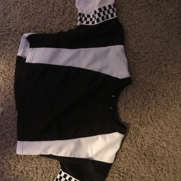 Ardene mid sleeve crop tops. - Picture 1 of 2